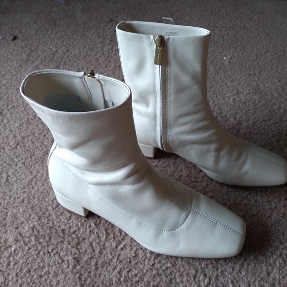 Vince Camuto ankle boots in ivory - Picture 11 of 11